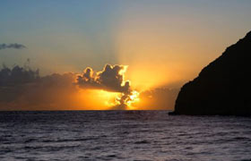 maui sunset during coral spawning